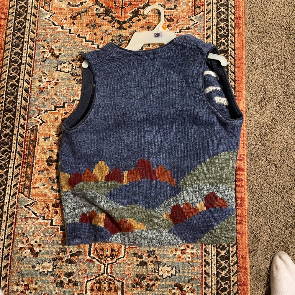 Knit Women’s Medium Sweater Vest - Picture 2 of 3